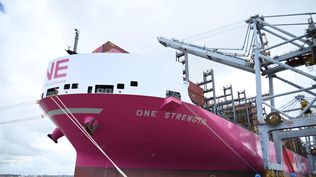 Embarcación neopanamax ONE Strength