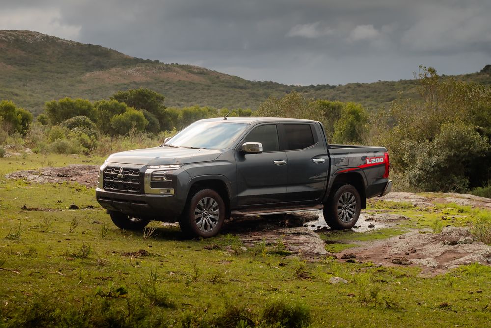 MITSUBISHI L200 - NO USAR.jpg