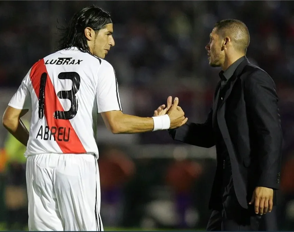 El Loco Abreu y el Cholo Simeone en 2008 cuando ambos estuvieron juntos en River Plate argentino