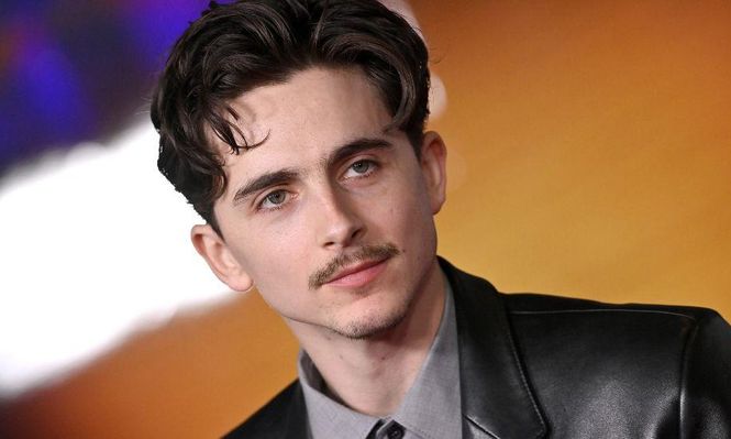 Chalamet canta él mismo todas las canciones de la película, en lugar de hacer playback de las grabaciones originales de Dylan.