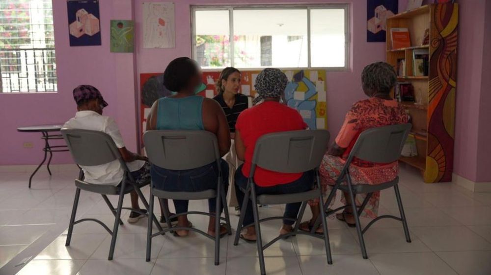Cuatro mujeres relataron cómo fueron violadas delante de sus maridos e hijos.