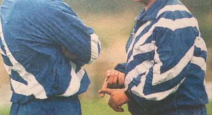 Miguel Puppo en su primer día en Nacional, en 1996, charlando con Milton Gómez