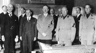 Neville Chamberlain, Edouard Daladier, Adolf Hitler, Benito Mussolini  y el conde Ciano en la Conferencia de Múnich de 1938.