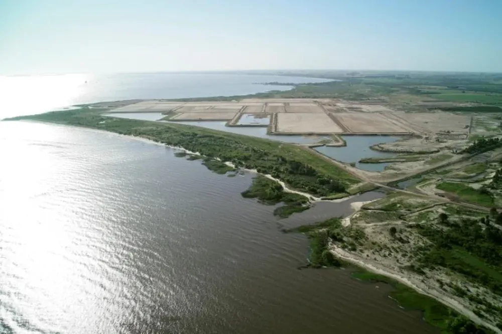 Proyecciones 3D de la nueva planta de celulosa, Montes del Plata, que se instalará en Punta Pereira