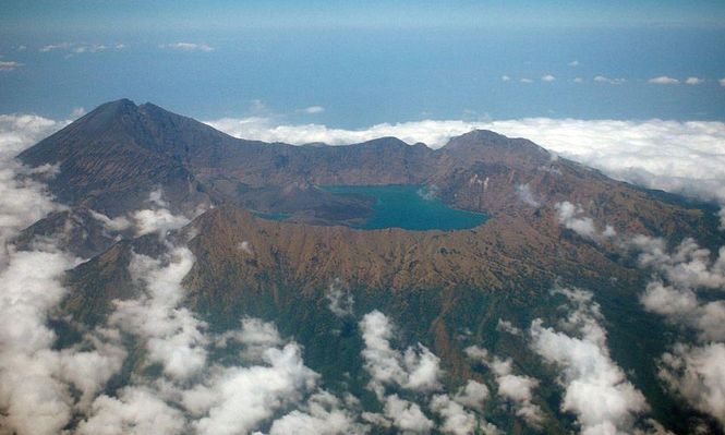 El volcán Rinjani recibe miles de visitantes cada año.