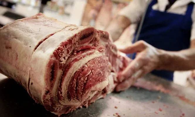 Volvió a subir el asado y se consolida arriba de los $ 300 por kg