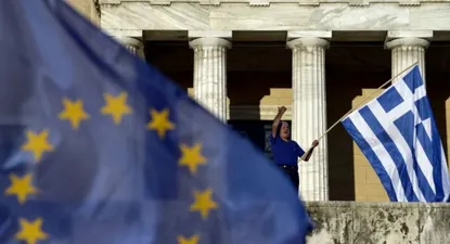 Grecia deja ocho años de rescate con buenas cifras pero profundas heridas