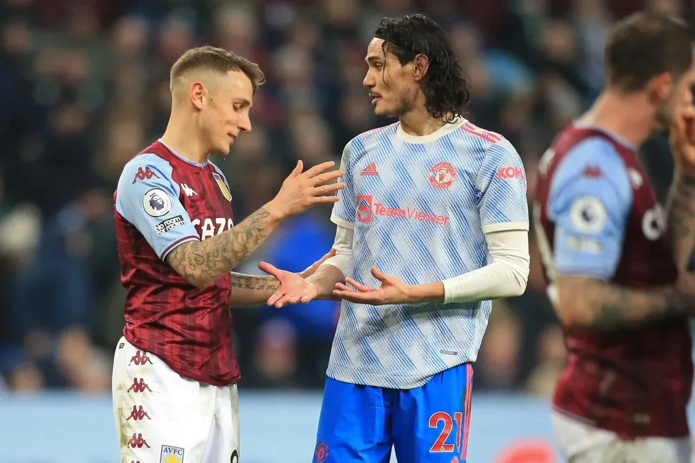 Edinson Cavani con su excompañero en Paris Saint-Germain, Lucas Digne