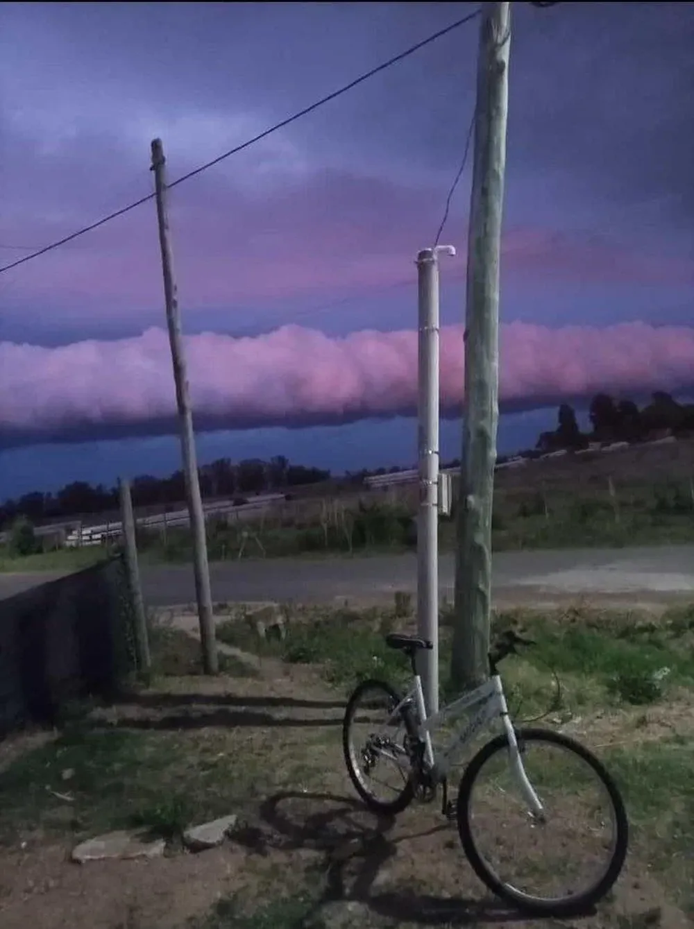 Foto de la nube rodillo tomada por Natalie Peralta y compartida en Twitter por Inumet