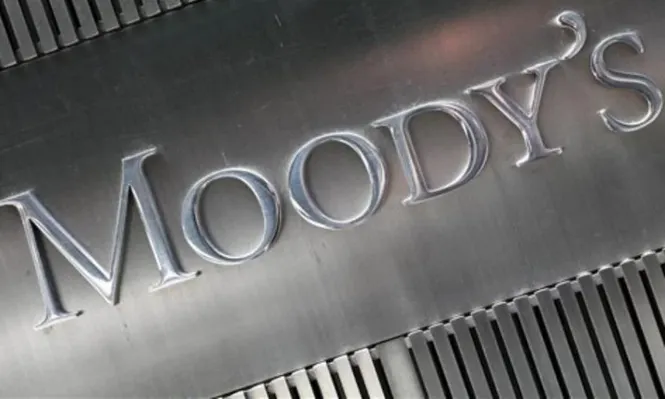 Moodys rebajó la nota de la deuda de cinco bancos españoles