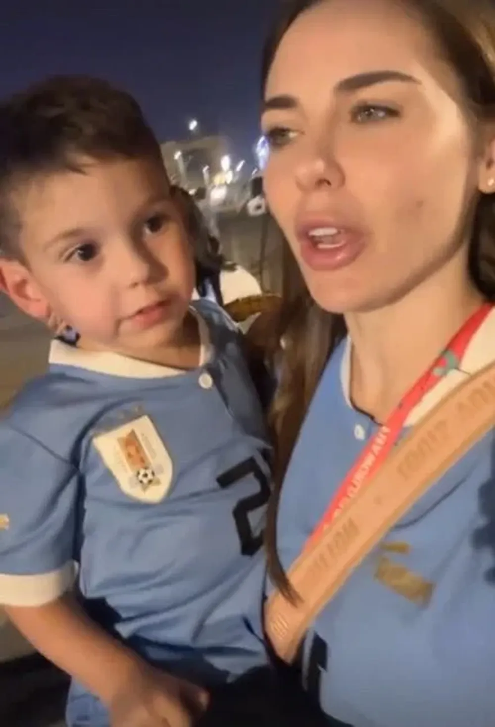 Mina Bonino con su hijo durante su estadía en el Mundial 2022