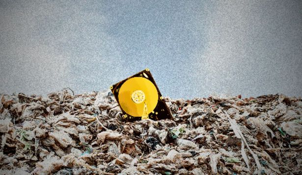 Perdió un disco duro con una fortuna en Bitcoins, prometió compartir el botín si lo recuperaba, pero ahora un fallo judicial detuvo la búsqueda: Me ha dejado sin nada