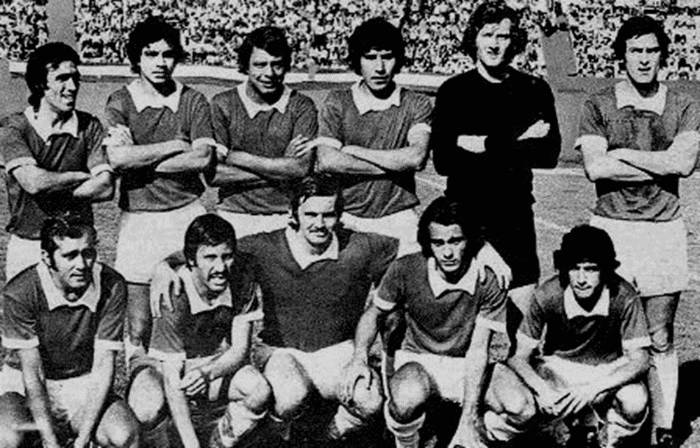 Defensor en 1972, el primer pasaje de Baudilio Jauregui por los violetas: arriba, Líber Arispe, Miguel Puppo, Juan Leiva, Raúl Caresani, Walter Gassire y Baudilio Jauregui; abajo, Jorge Oyarbide, Omar Mondada, Gustavo de Simone, Gustavo León y Rodolfo Rodríguez