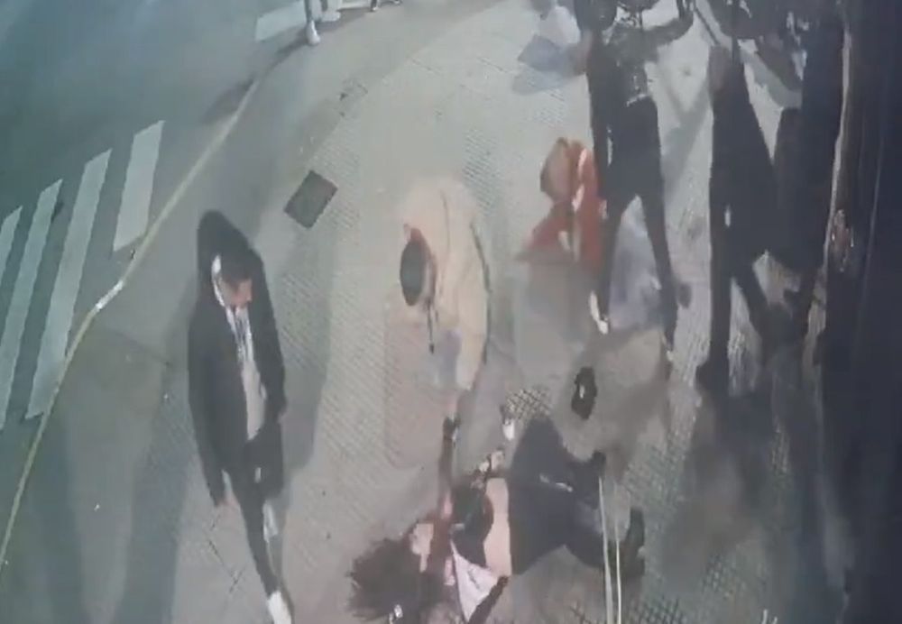 Barracas: una mujer denunció que los seguridad de un bar la dejaron inconsciente al querer entrar a buscar su campera