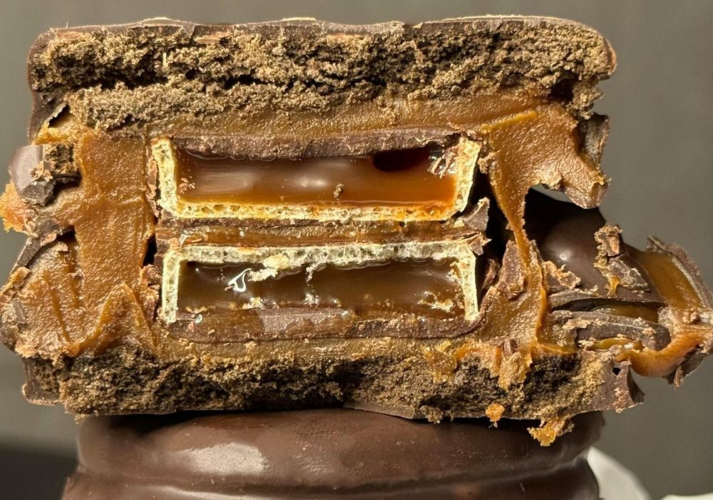 Dulce de leche, con consumo elevado en Uruguay, solo o vinculado a otros alimentos.