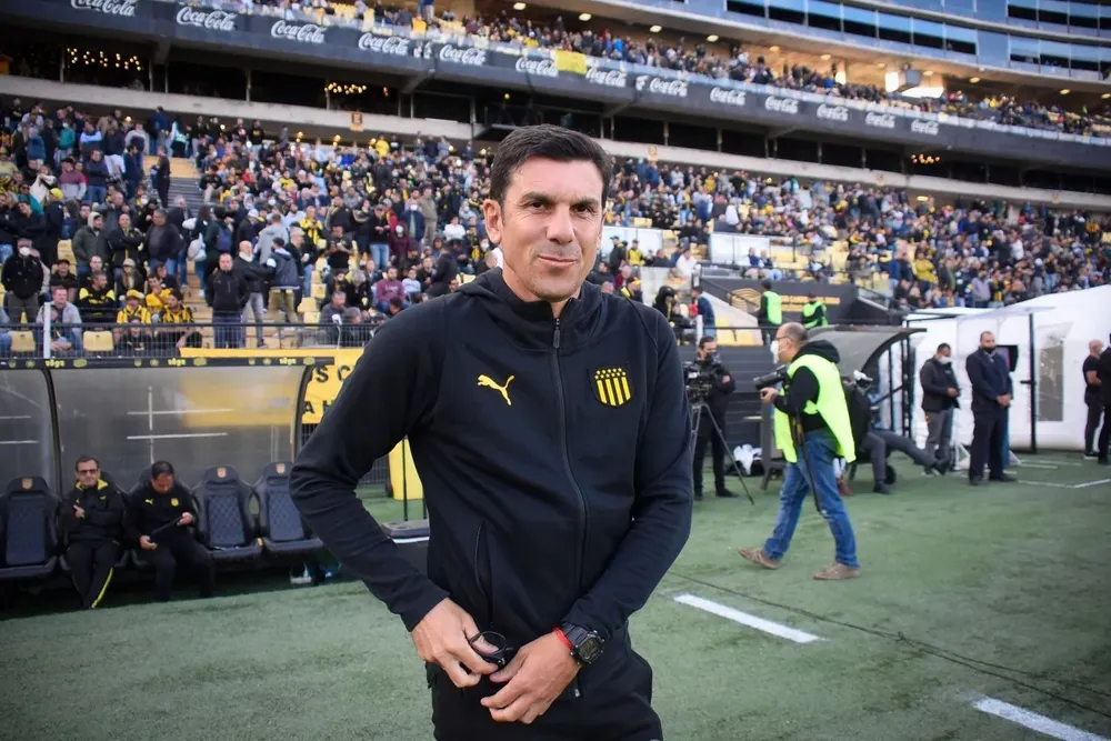 Mauricio Larriera dejó de ser el entrenador de Peñarol