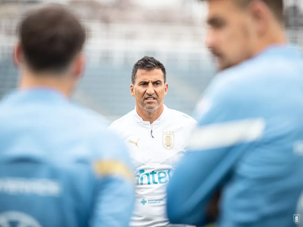 Los primeros convocados de la selección uruguaya llegaron a Japón y entrenaron bajo las órdenes de Broli