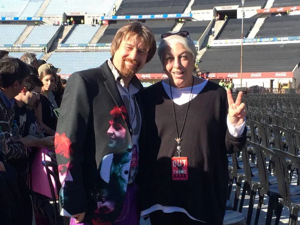 Flavio junto a la manager de McCartney, Shelly