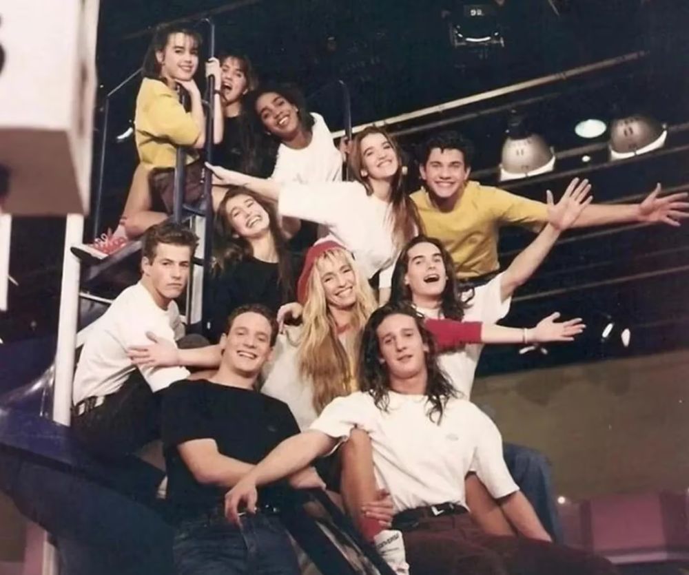 Eric Grimberg junto a Cris Morena y sus compañeros de Jugate Conmigo