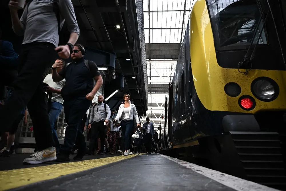 Esta mañana, la mitad de las líneas ferroviarias del país estaban cerradas, en las otras solo circulaba un tren de cada cinco