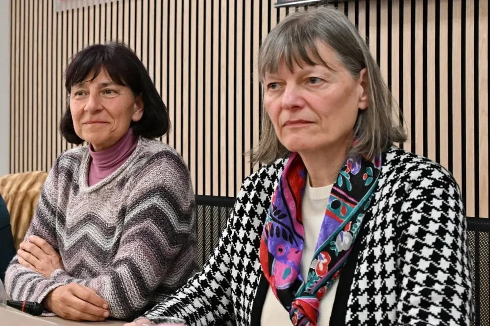Gloria Branciani (izq.) y Mirjam Kovac durante la conferencia de prensa en la que informaron sobre su denuncia.