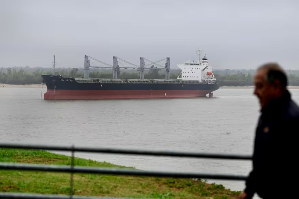 El buque INA-LOTTE llegó al puerto de San Lorenzo y se encuentra anclado ahí desde el martes. Es de bandera de Liberia.