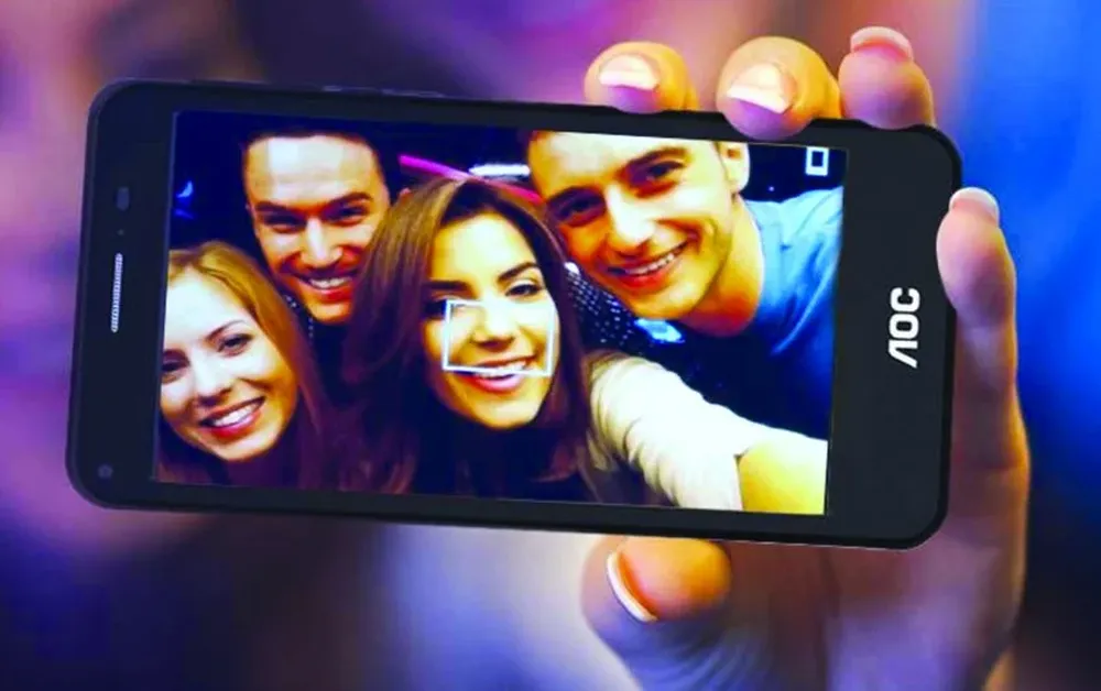 Uno de los modelos de smartphones que comercializa AOC en el mundo.