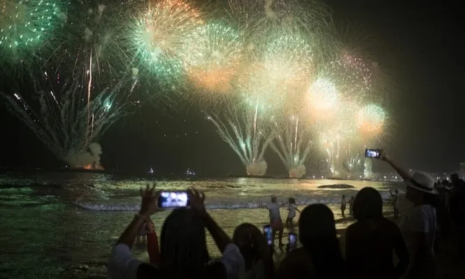 Los fuegos artificiales previstos para recibir 2024 durarán, este domingo, 12 minutos.