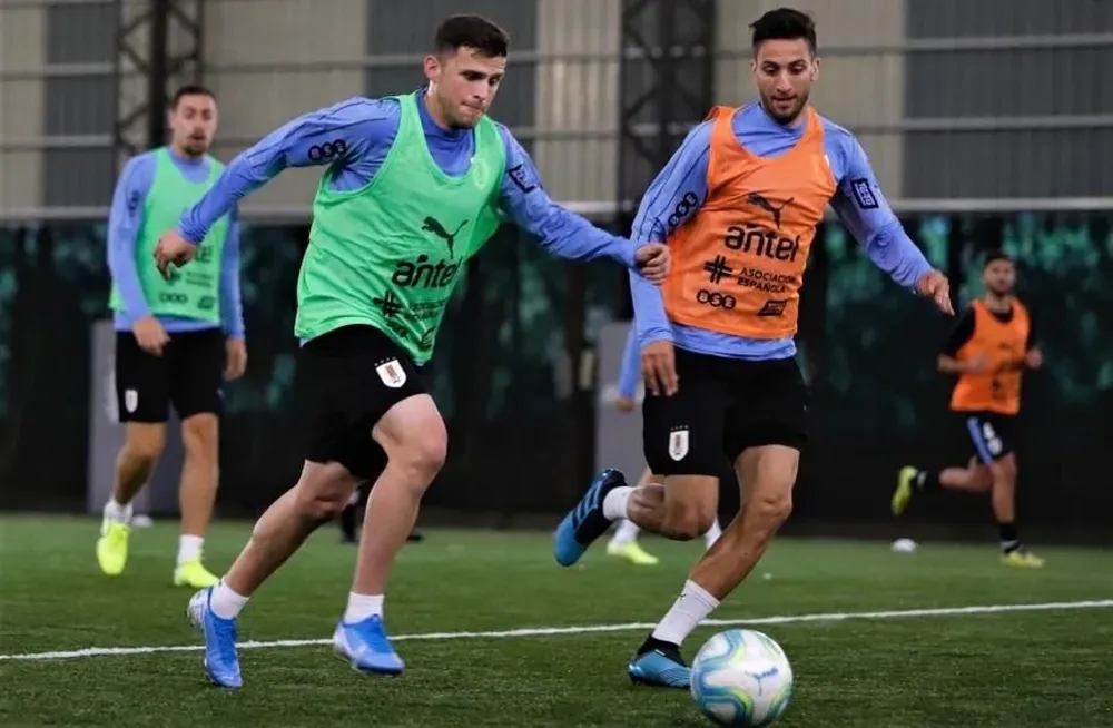 Gio González se prueba la camiseta de titular en la selección y entrenó este miércoles con Bentancur