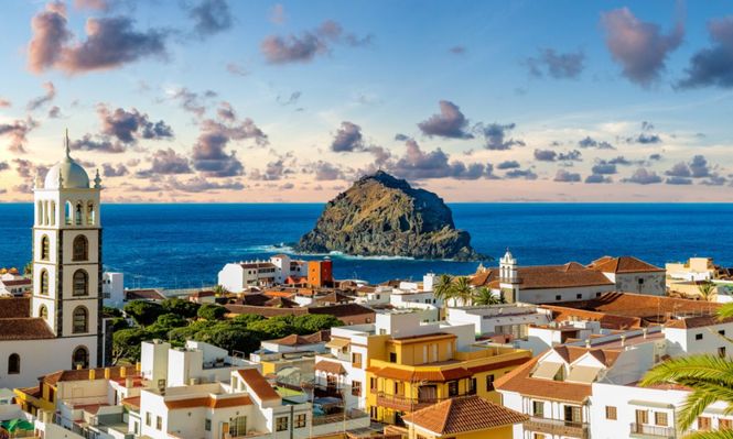 Oportunidad para extranjeros en España | Canarias lanzó una búsqueda masiva de trabajadores: maestros, cuidadores, camarareros y peones, ¿cuáles son y dónde aplicar a las más de 100 vacantes?