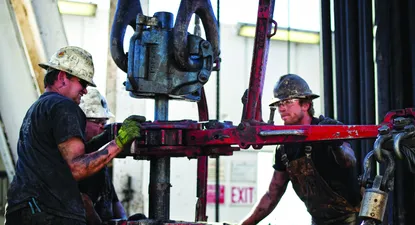 Petróleo bajó casi 4% tras acuerdo nuclear