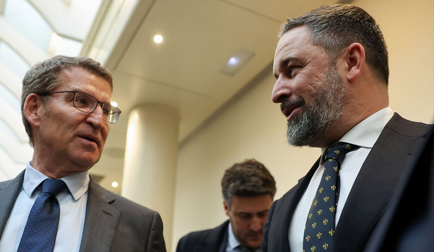 Alberto Núñez Feijóo, líder del PP y Santiago Abascal, presidente de Vox.