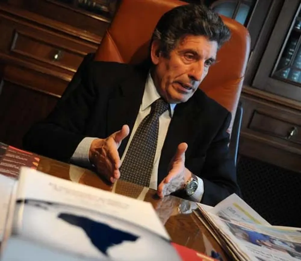 Carlos Álvarez