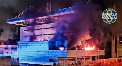 Voraz incendio en Sevilla.