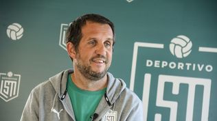 Es una linda responsabilidad saber que tenemos dos fenómenos atrás: Rafael Cánovas, DT de Deportivo LSM, de Luis Suárez y Leo Messi, contó a Referí cómo formaron el equipo que debuta en la D