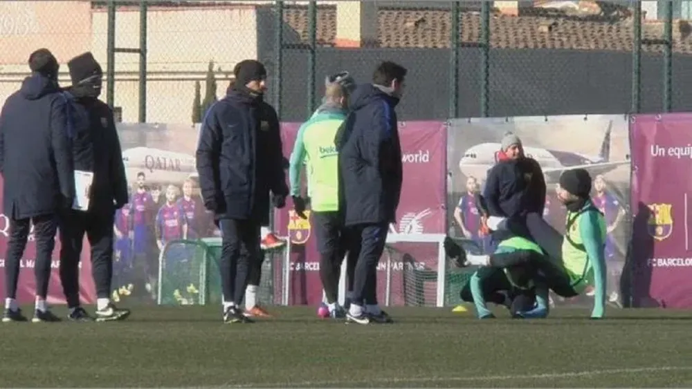 La zancadilla de Suárez y Neymar a Piqué