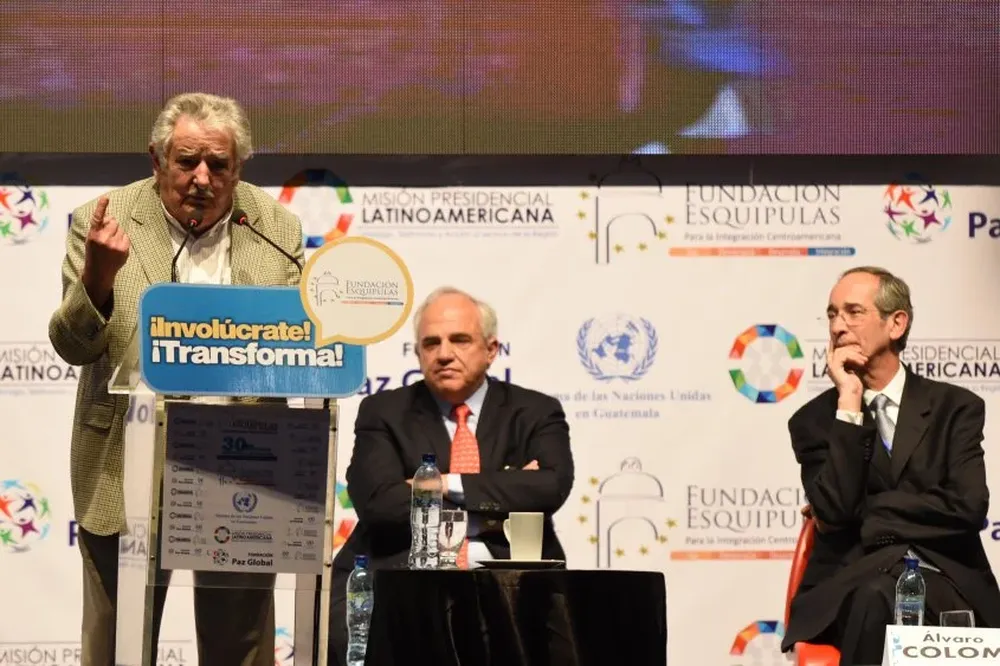 El expresidente disertó en un foro en Guatemala
