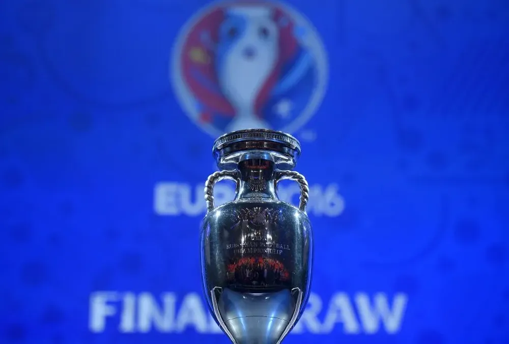 El trofeo estuvo presente en el sorteo de París