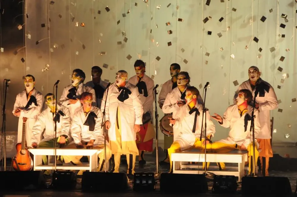 La Cofradía homenajea al maestro Julio Castro