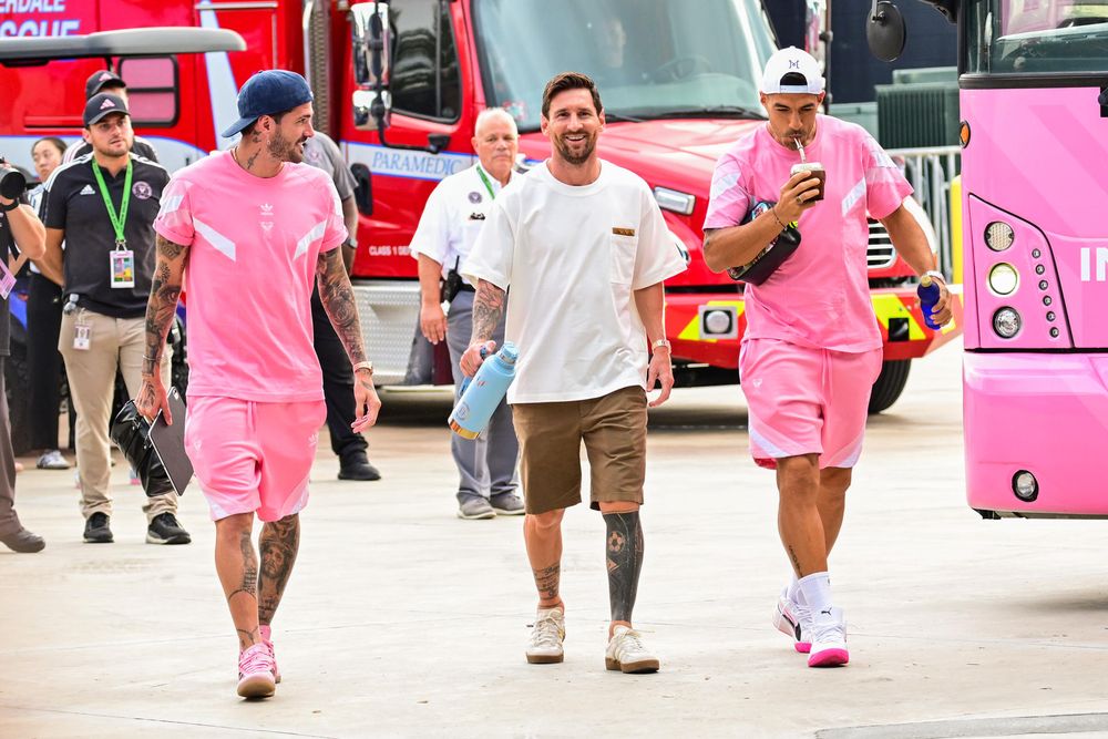Lionel Messi, Luis Suárez y De Paul