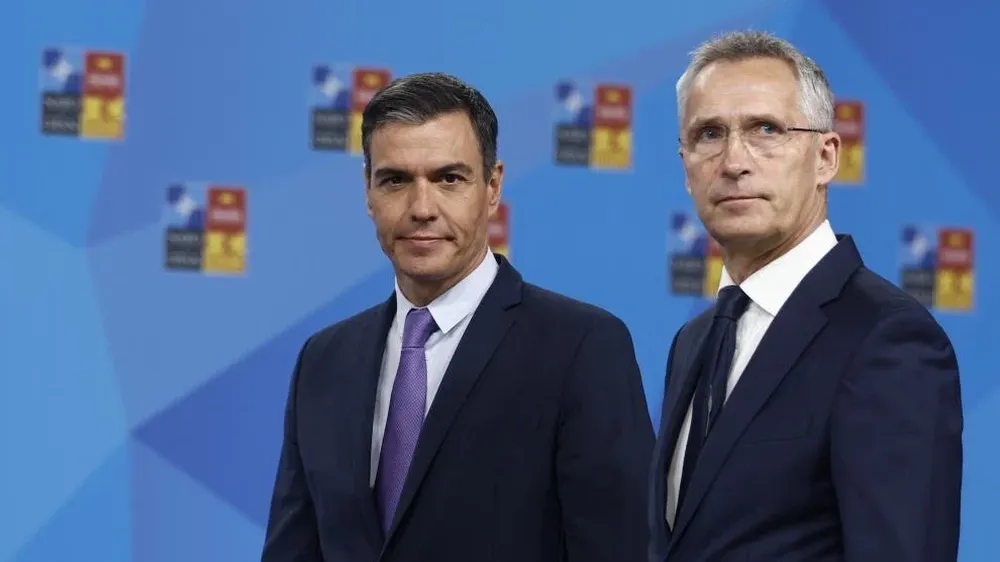 Pedro Sánchez y Jens Stoltenberg, en la sede de la OTAN.