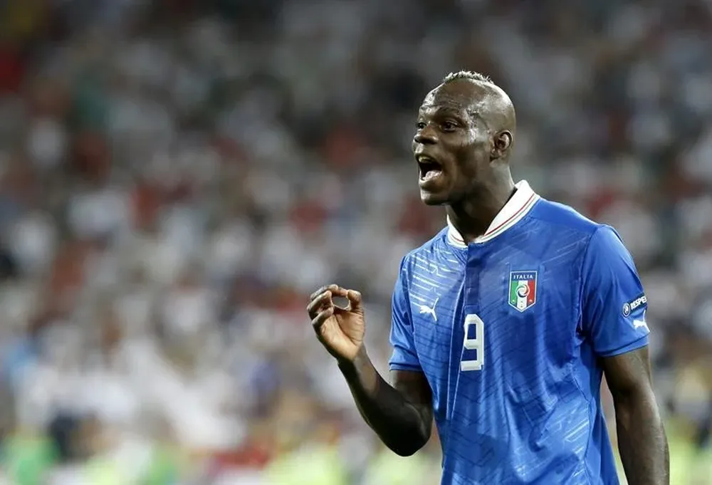 Mario Balotelli gesticulando durante un partido de la Eurocopa disputado entre Inglaterra e Italia en Ucrania