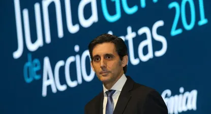 telefonica, duena de movistar, analiza vender filiales en la region