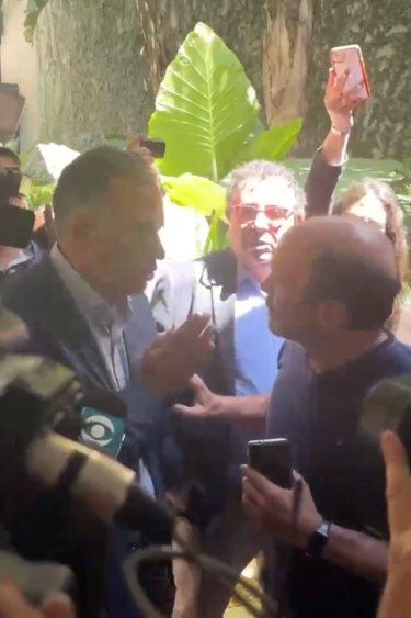 Nacho Álvarez interceptó a Orsi a la salida de una conferencia y el candidato lo esquivó: No sos tan importante