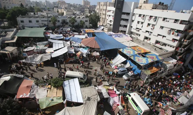 El hospital Al Shifa de Gaza rodeado por miles de palestinos que huyen de la guerra