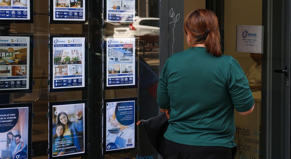 La compra de una vivienda exigió 8,4 años de salario en 2025, 16 meses más que hace un año.