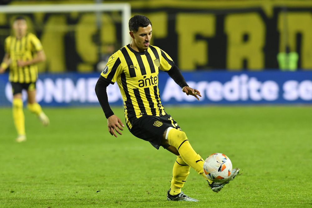 Peñarol Strongest/ Eduardo Darias