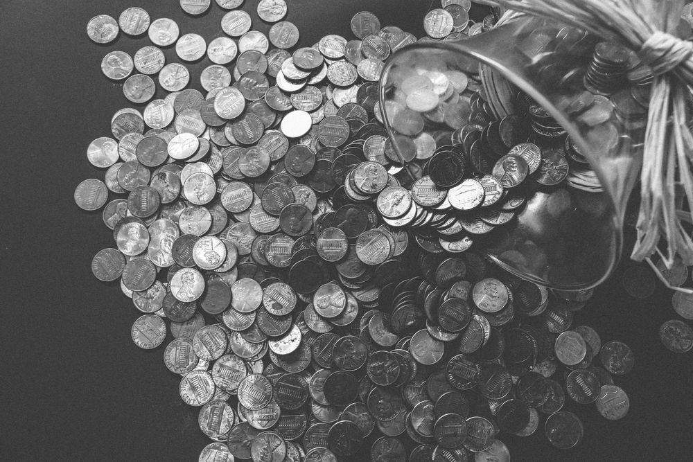 Al manipular monedas se deben utilizar productos específicos para evitar daños. Pexels
