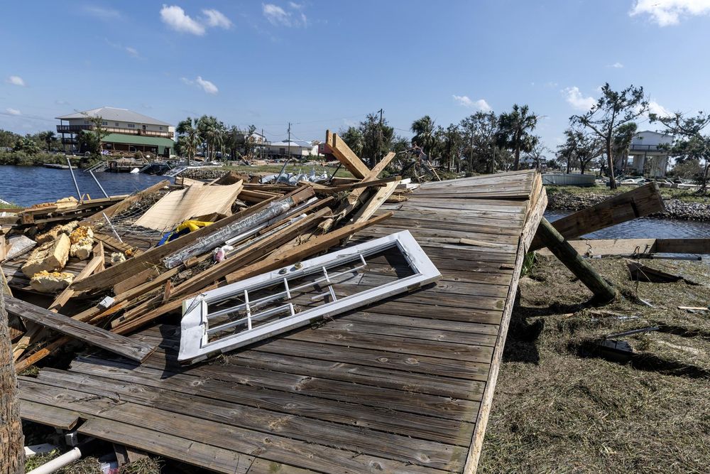 Impactantes da&ntilde;os dejados por el hurac&aacute;n Helene en Keaton Beach, Florida.