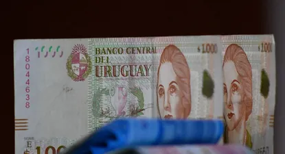 Salario de trabajadores en pesos.